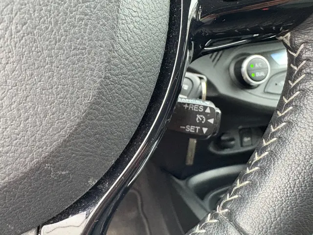 Toyota Yaris 1.5 Hybrid Executive 2018 Hybride Benzine 13