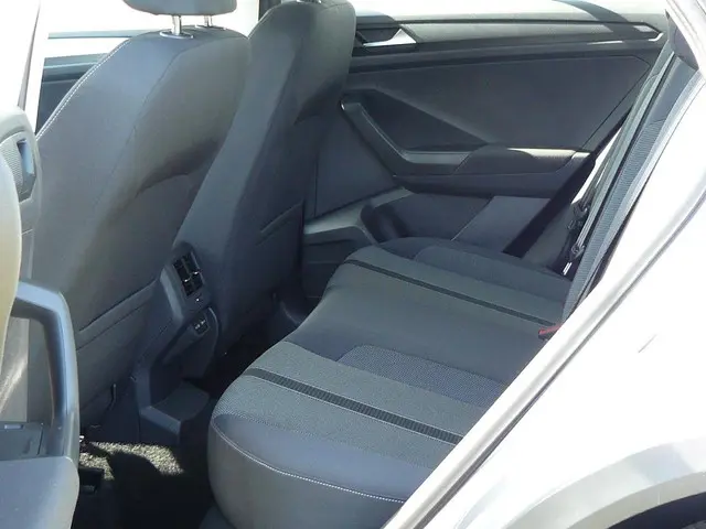 Volkswagen T-Roc 1.0 TSI Life 2023 Benzine 6