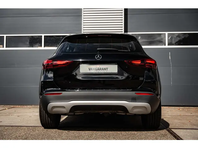 Mercedes-Benz GLA 180 Business Line 2023 Benzine 5