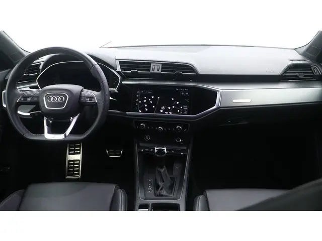 Audi Q3 45 TFSI e S edition 2025 Hybride Benzine 29