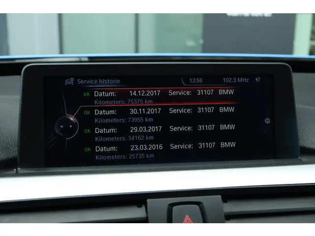 BMW 3 Serie Gran Turismo 320i Executive 2015 Benzine 29