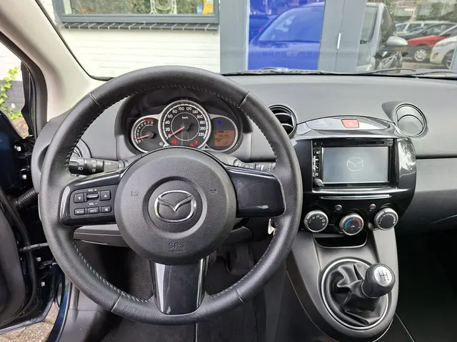 Mazda 2 1.3 Silver Edition 2014 Benzine 9