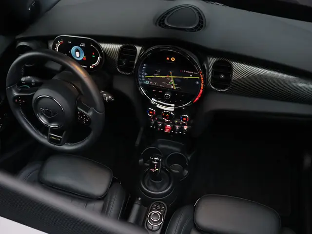 MINI 5-Deurs Cooper 2023 Benzine 14