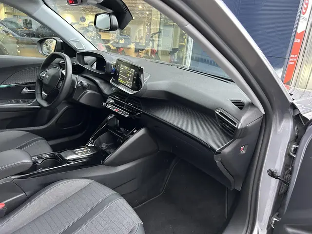 Peugeot 2008 1.2 Turbo 130 PK Allure Pack 2022 Benzine 19