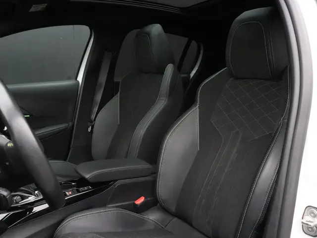 Peugeot 208 1.2 PureTech GT Pack 2021 Benzine 14