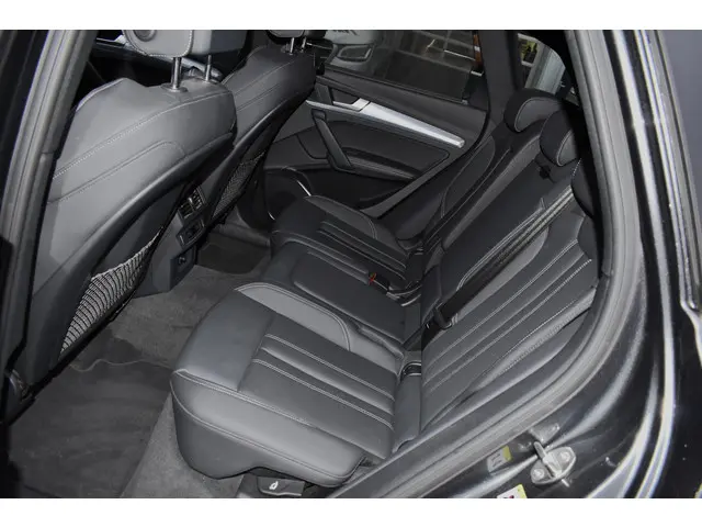 Audi Q5 55 TFSI e S edition 2022 Hybride Benzine 10