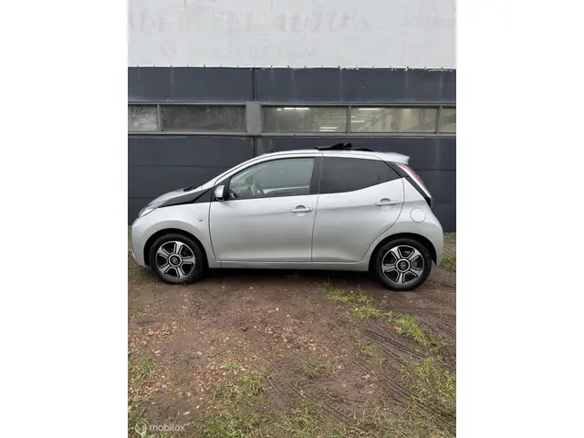 Toyota Aygo 1.0 VVT-i Automaat|Vouwdak|NAP 2017 Benzine 4