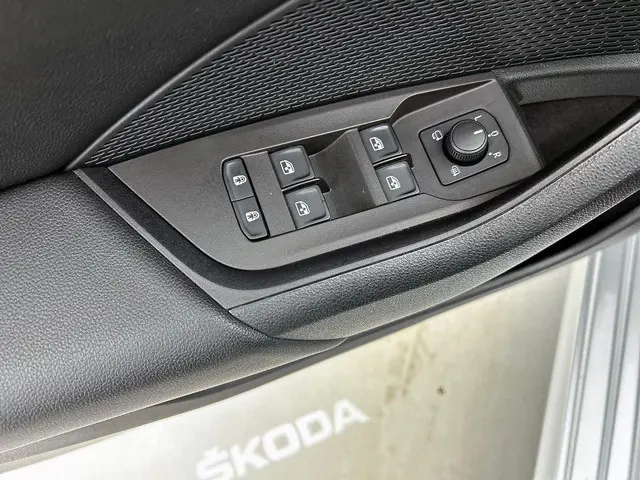 Škoda Octavia Combi 1.5 e-TSI DSG Style 2022 Benzine 31