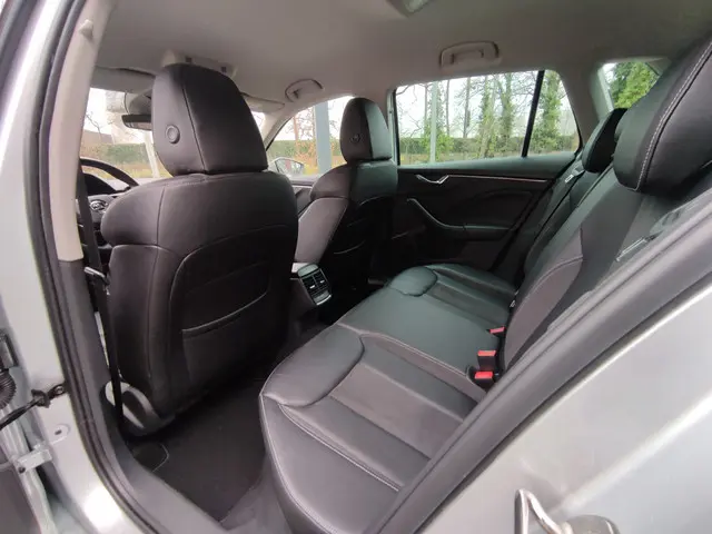 Škoda Kamiq 1.0 TSI Business Edition 2021 Benzine 26