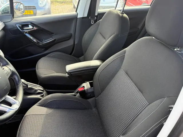Peugeot 208 1.2 PureTech Allure 2016 Benzine 11