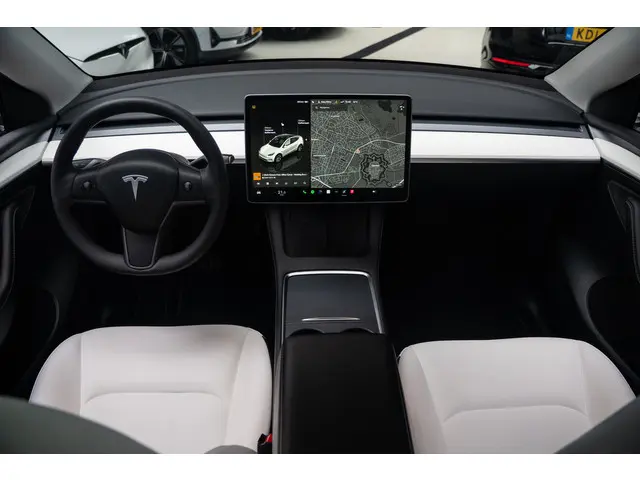 Tesla Model Y Long Range AWD 75 kWh 2023 Elektrisch 9
