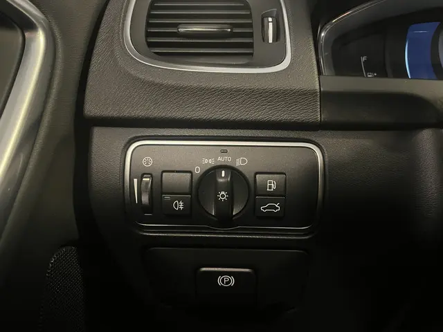 Volvo V60 T5 245pk Summum Automaat 2017 Benzine 30