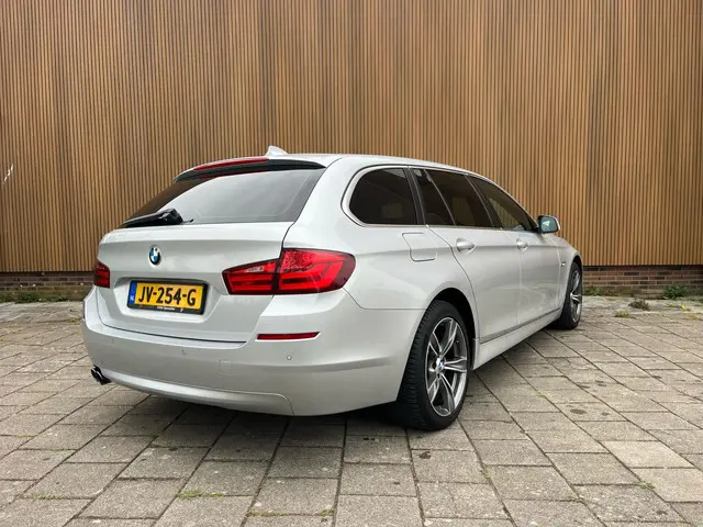 BMW 5 Serie Touring 520i Executive 2013 Benzine 8