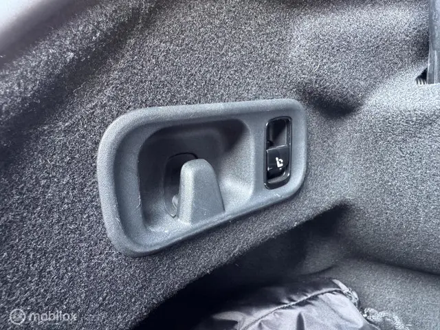 Mercedes-Benz C-Klasse 200 AMG Line 2022 Benzine 28