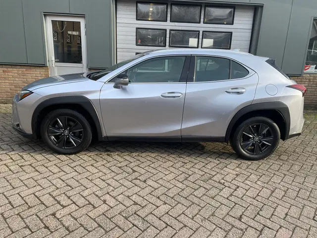 Lexus UX 2