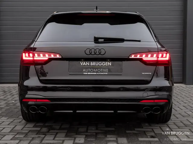 Audi A4 Avant 40 TFSI quattro S-Line 2024 Benzine 8