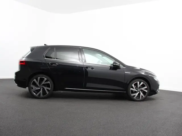 Volkswagen Golf 1.5 eTSI 150pk DSG Style 2023 Benzine 6