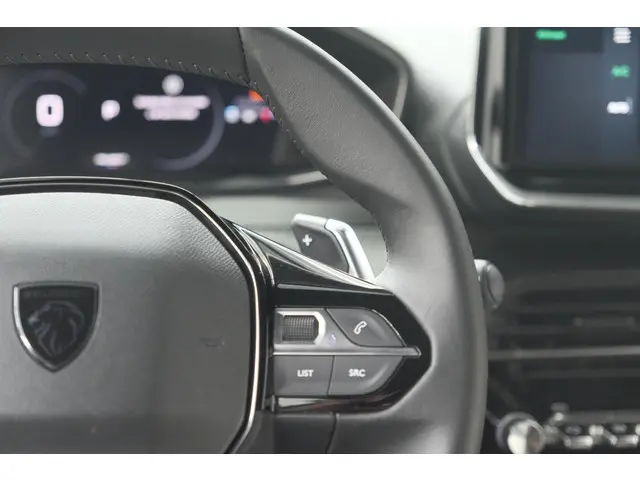 Peugeot 2008 PureTech 130 EAT8 Allure 2024 Benzine 35