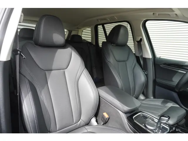 BMW X3 xDrive30e 2022 Hybride Benzine 8