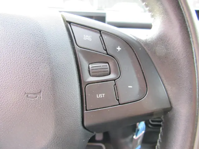 Citroën C4 Cactus 1.2 PureTech Shine 2016 Benzine 27