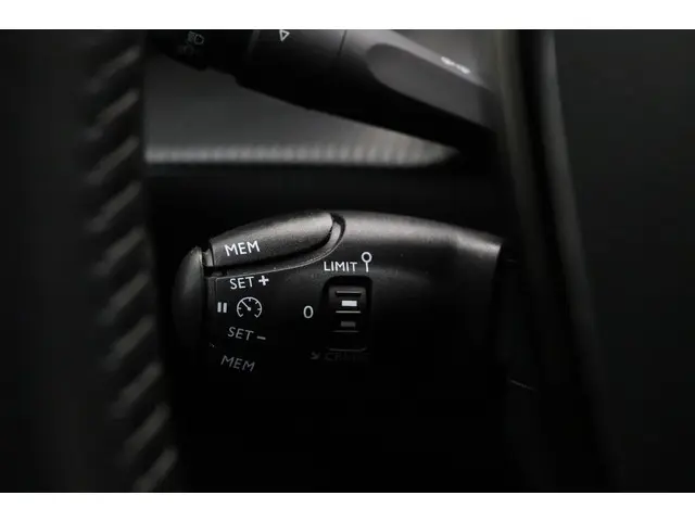 Peugeot 2008 1.2T 100pk Allure 2021 Benzine 30