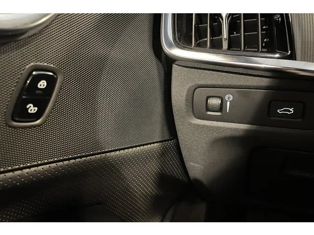 Volvo V90 T4 190pk R-Design 2018 Benzine 37