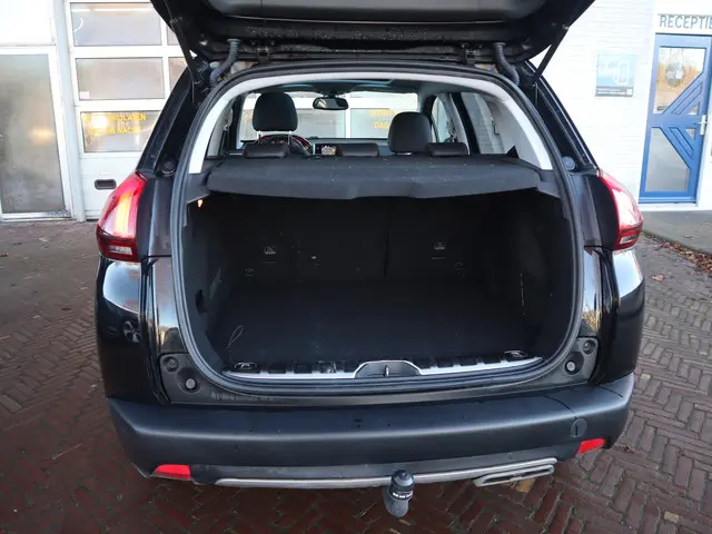 Peugeot 2008 1.2 PureTech GT-Line 2019 Benzine 22