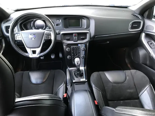 Volvo V40 1.6 T3 R-Design 2013 Benzine 10
