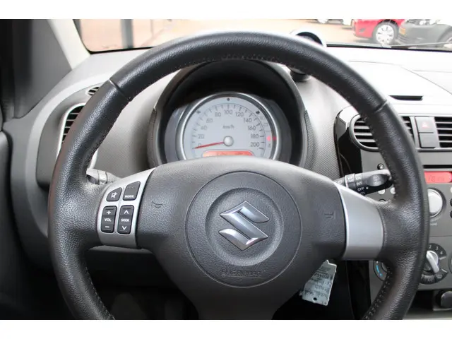 Suzuki Splash 1.0 VVT Comfort 2012 Benzine 14