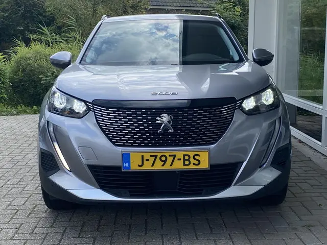 Peugeot 2008 1.2T 130pk Allure 2020 Benzine 3