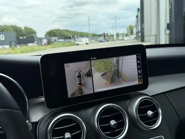Mercedes-Benz C-Klasse 180 AMG 2018 Benzine 11