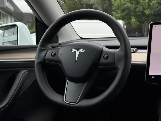Tesla Model Y Aut. Range Plus 2022 Elektrisch 18