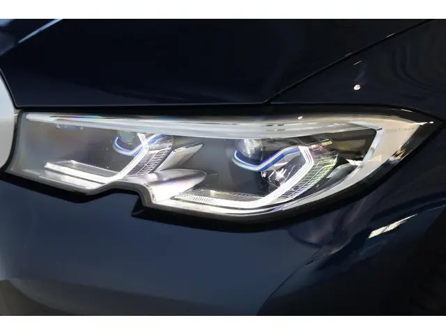 BMW 3 Serie Sedan 320e 2021 Hybride Benzine 25