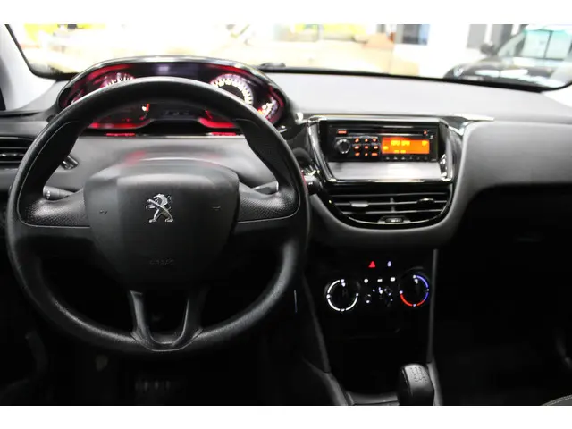 Peugeot 208 1.0 VTi Access 2013 Benzine 9