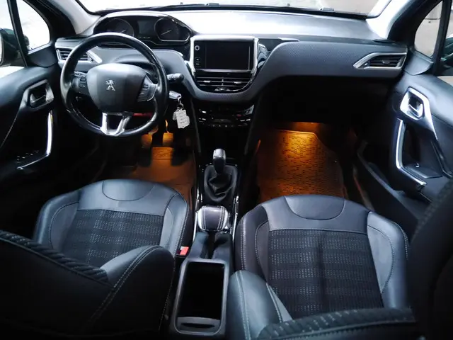 Peugeot 2008 1.2 PureTech Allure 2018 Benzine 7