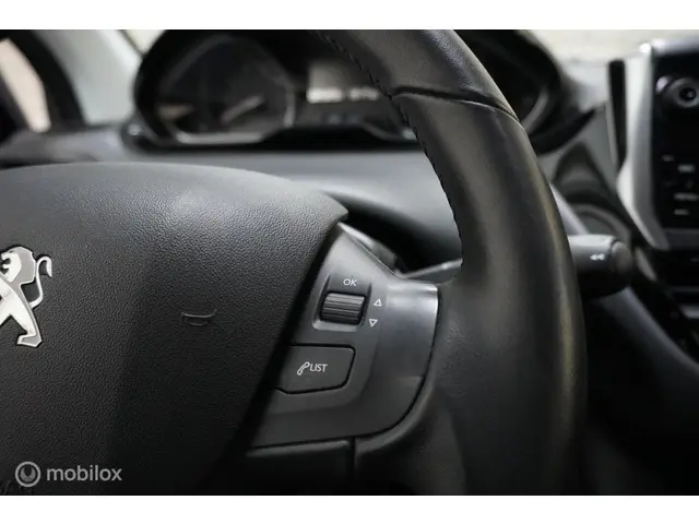 Peugeot 208 1.2 PureTech Signature 2018 Benzine 13