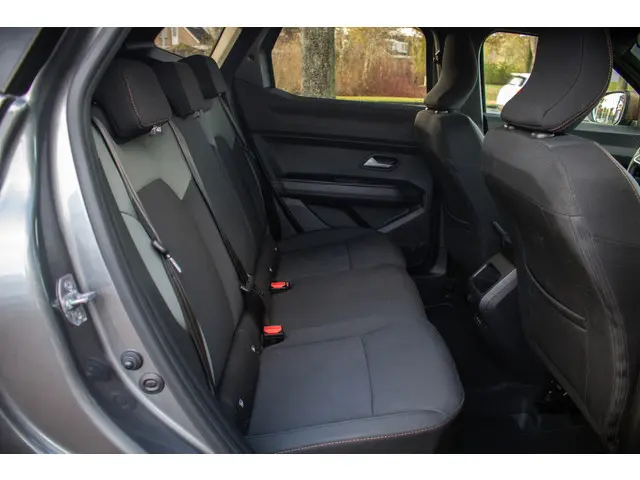 Dacia Duster extreme hybrid 140 2024 Hybride Benzine 6