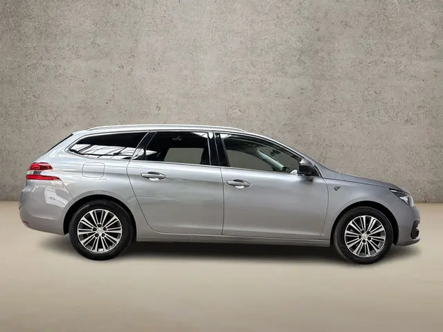 Peugeot 308 SW 1.2 PureTech Allure Sport 2021 Benzine 4