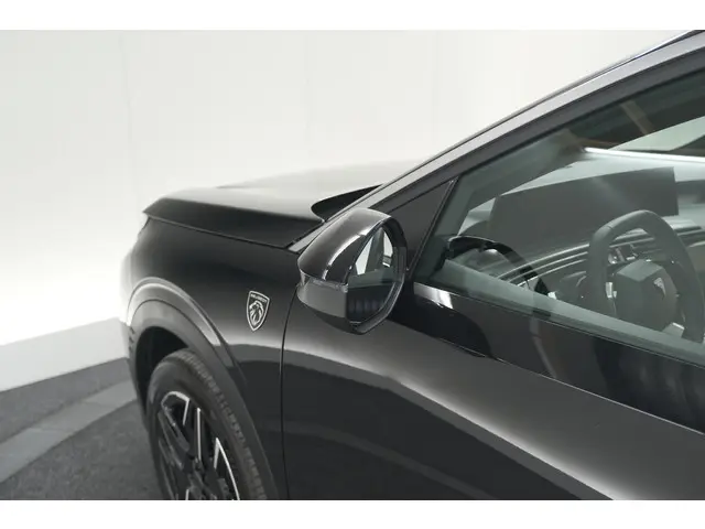 Peugeot 3008 Hybrid 145 e-DCS6 GT 2025 Hybride Benzine 23