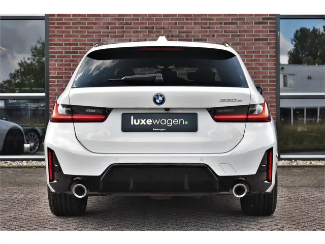BMW 3 Serie Touring 330e M-Sport 2023 Hybride Benzine 8