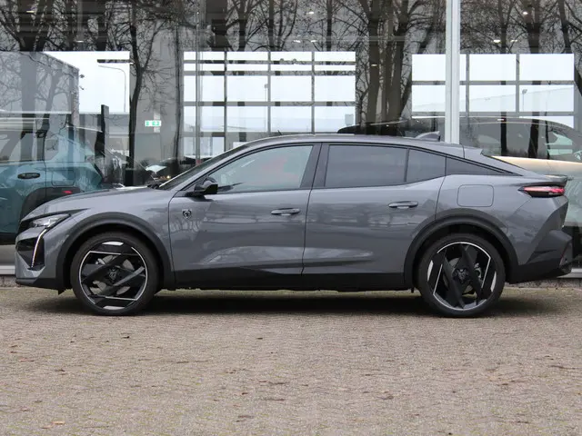 Peugeot 408 1.6 HYbrid 225 EAT8 GT 2025 Hybride Benzine 8