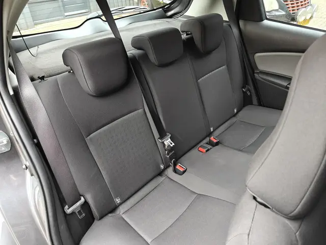 Toyota Yaris 1.0 VVT-i Aspiration 2017 Benzine 17