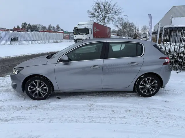 Peugeot 308 1.6 THP Première*PANO*NAP* 2013 Benzine 4