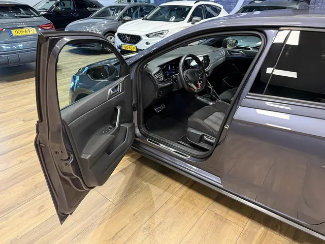 Volkswagen Polo 2.0 TSI GTI 2024 Benzine 21