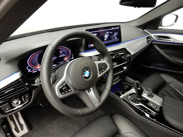 BMW 5 Serie Sedan 530i 2024 Benzine 6