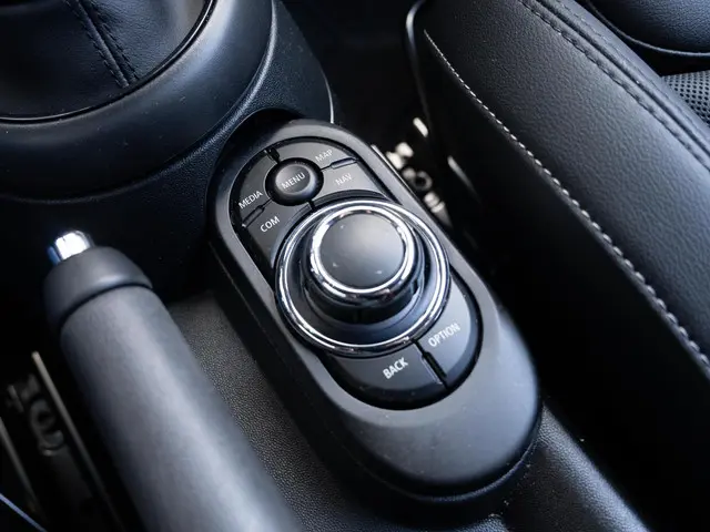 MINI 3-Deurs Cooper Aut. 2023 Benzine 22