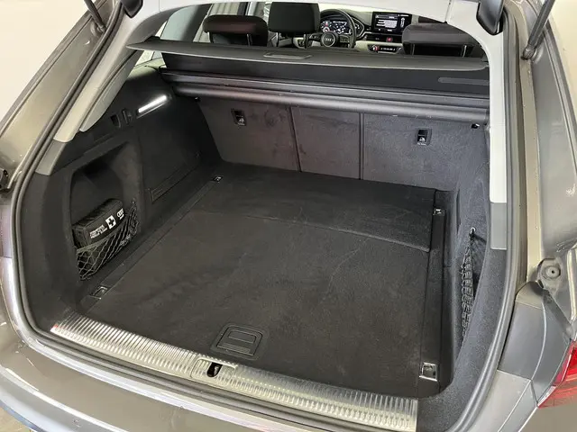 Audi A4 Avant 35 TFSI Launch edition 2020 Benzine 19
