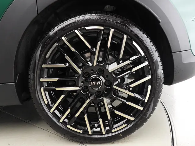 MINI 5-Deurs Cooper C 2024 Benzine 45