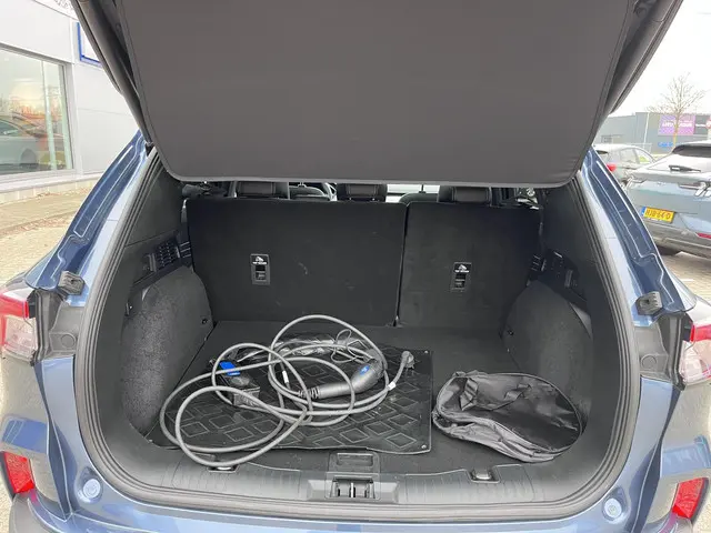 Ford Kuga 2.5 PHEV Titanium X 2022 Hybride Benzine 22