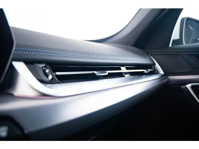 BMW X1 xDrive25e 2024 Hybride Benzine 49